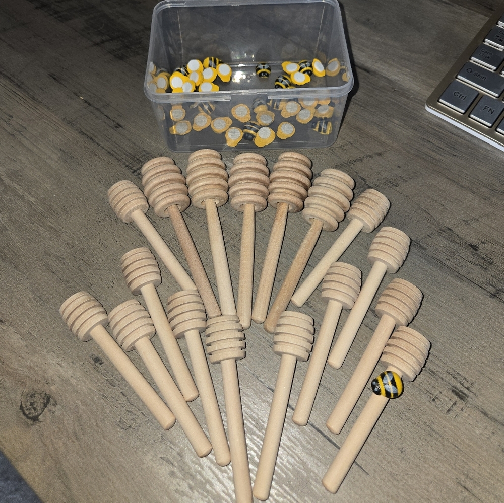 Wooden Honey Comb Dippers/Sticks with Bee Decor Set of 17